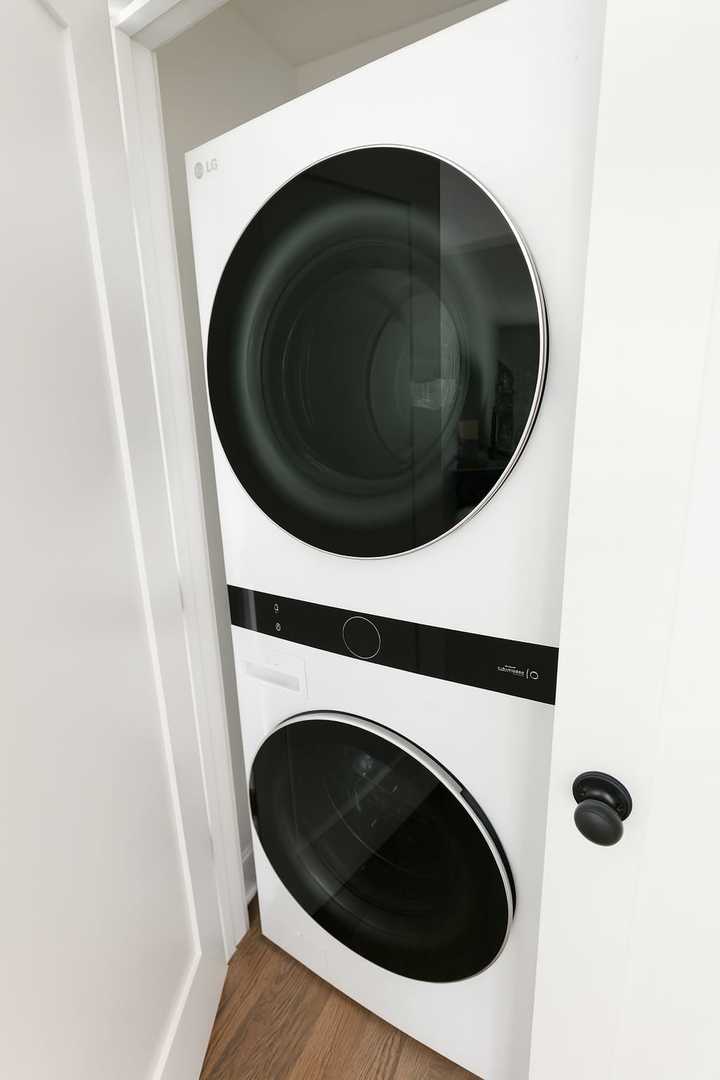 1215 Balmoral Avenue