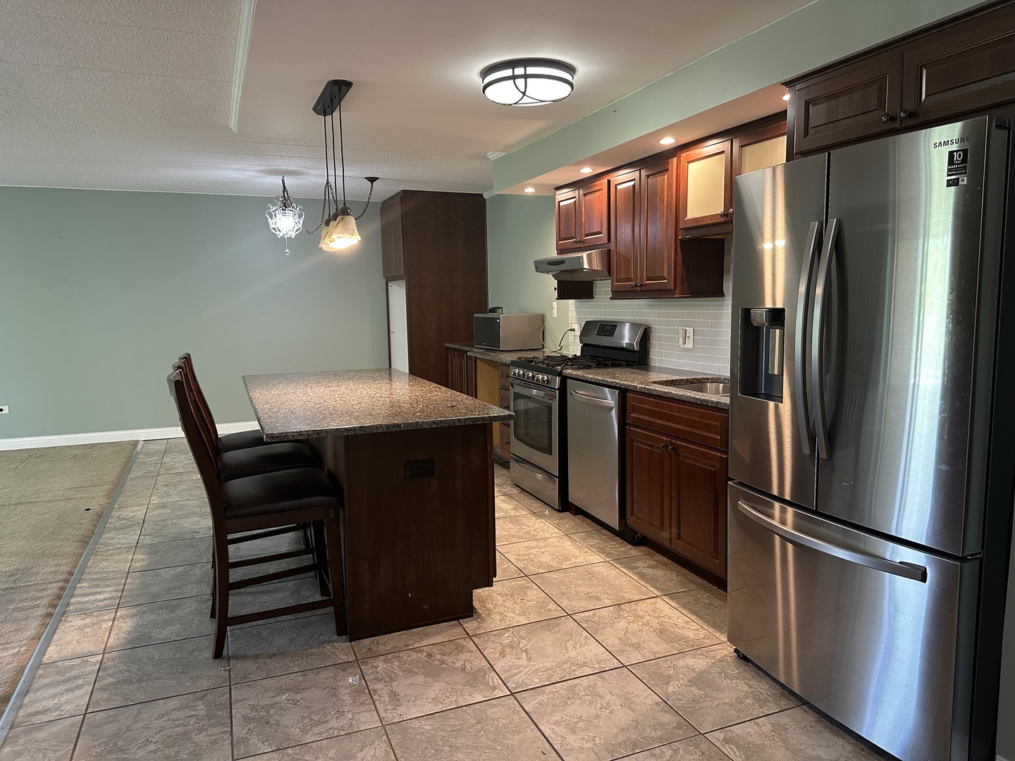 110 W Butterfield Road 402S
