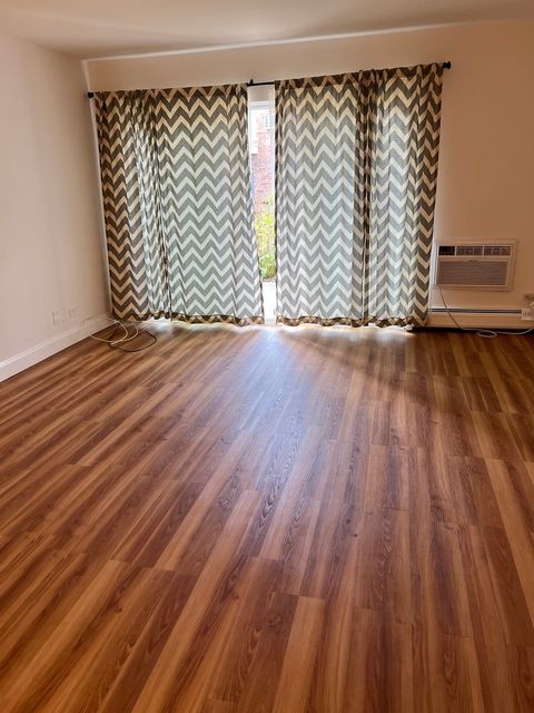 Tiny photo for 543 Burlington Avenue #112E, Downers Grove, IL 60515 (MLS # 12482684)