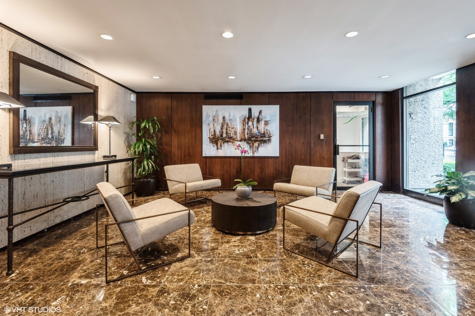 1 E Scott Street 1602
