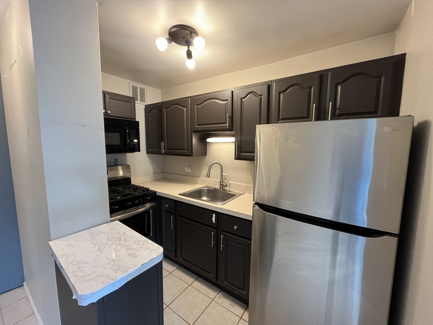 1 E Scott Street 1602