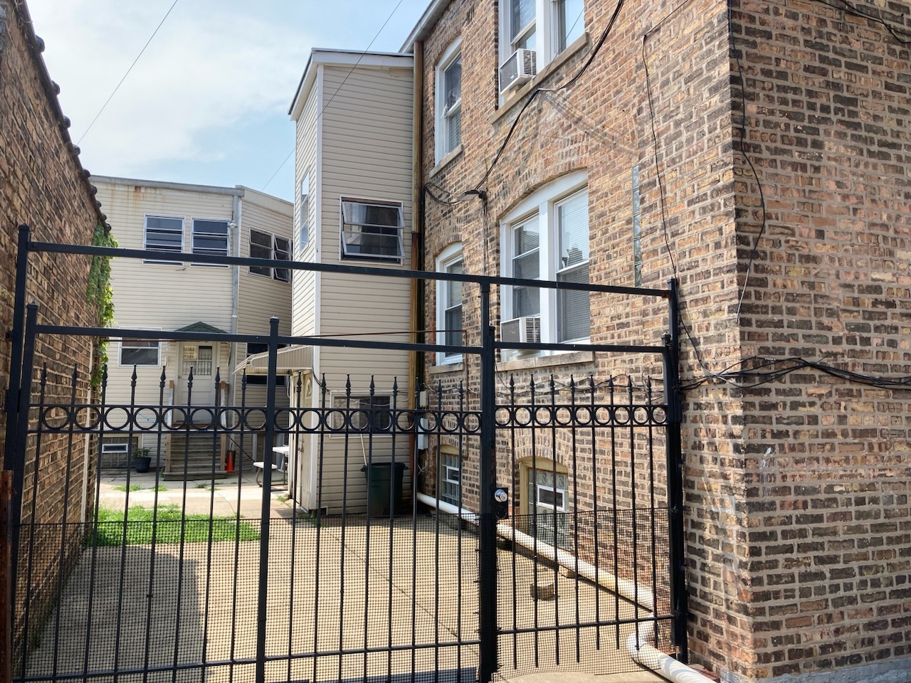 5254-56 W Wolfram Street