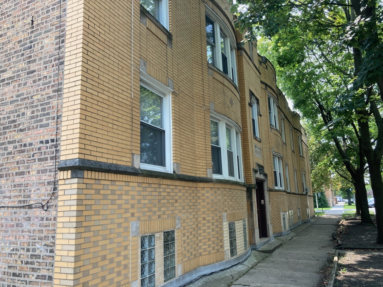 5254-56 W Wolfram Street