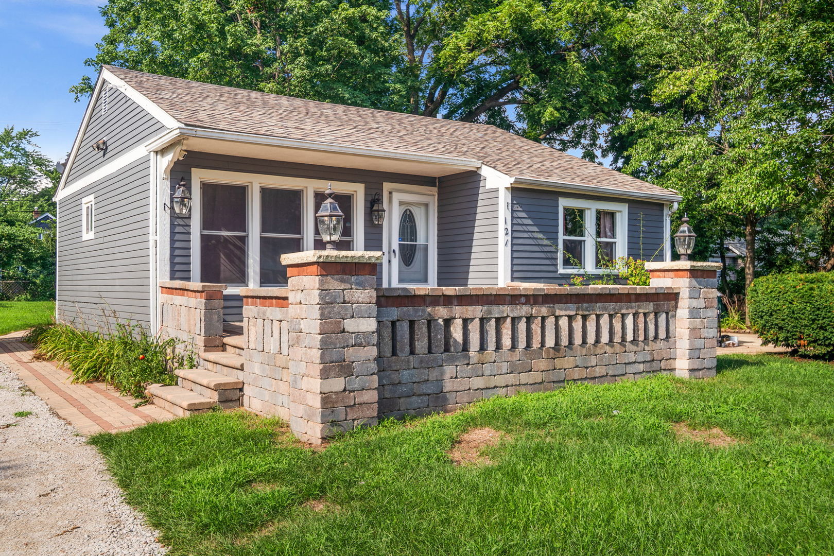 121 W Lester Street