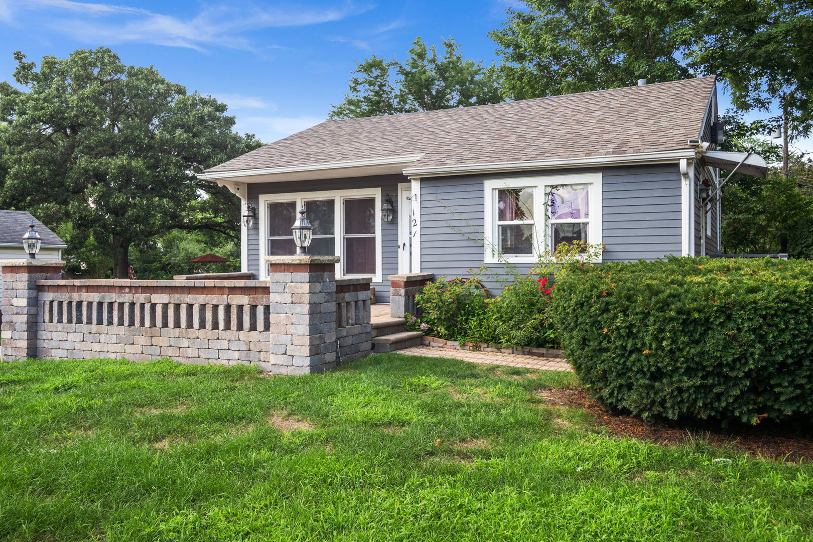 121 W Lester Street