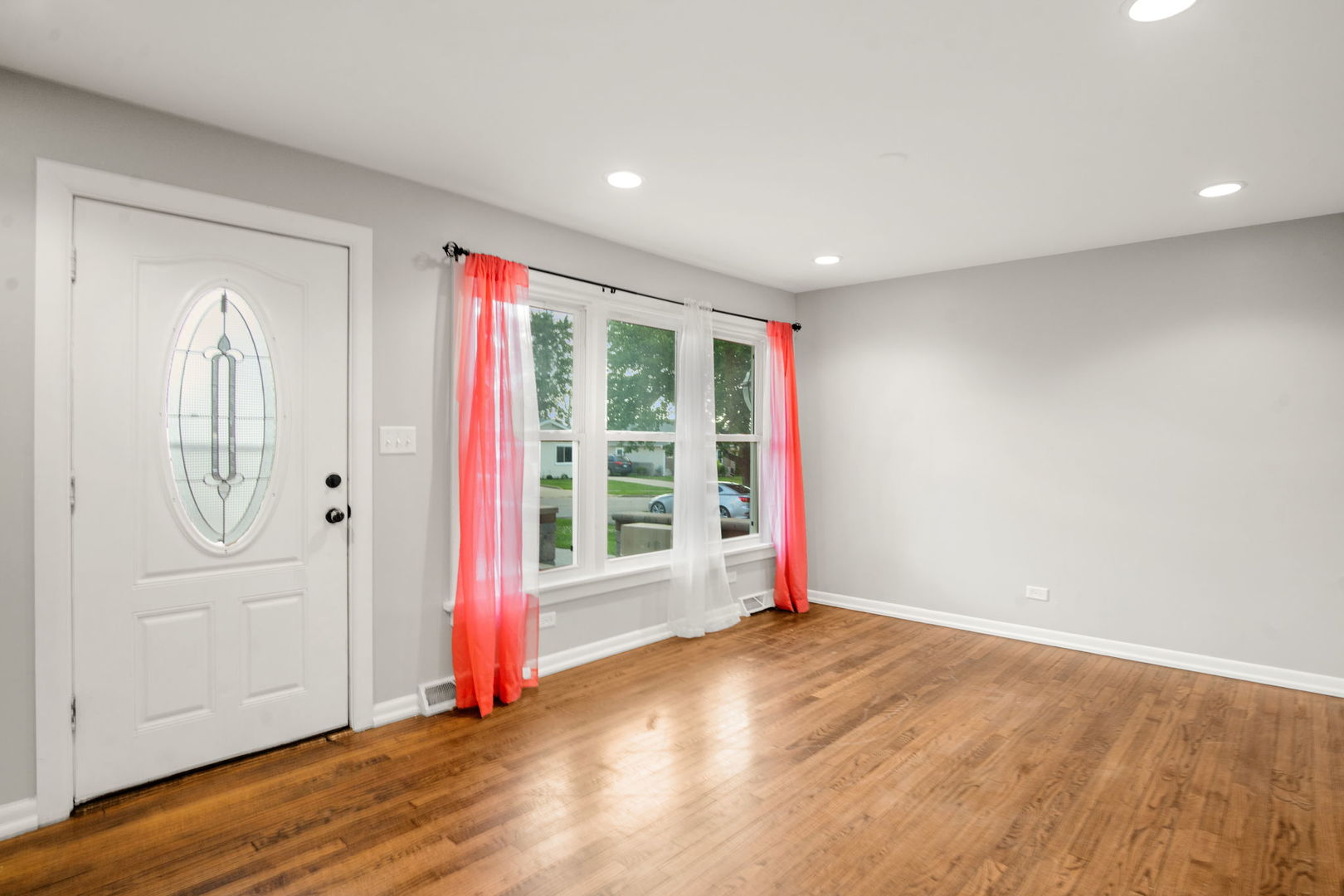 121 W Lester Street