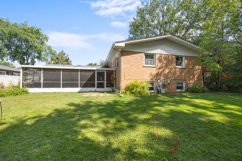 Tiny photo for 573 Maple Avenue, Lisle, IL 60532 (MLS # 12467142)