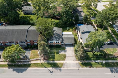 Tiny photo for 573 Maple Avenue, Lisle, IL 60532 (MLS # 12467142)