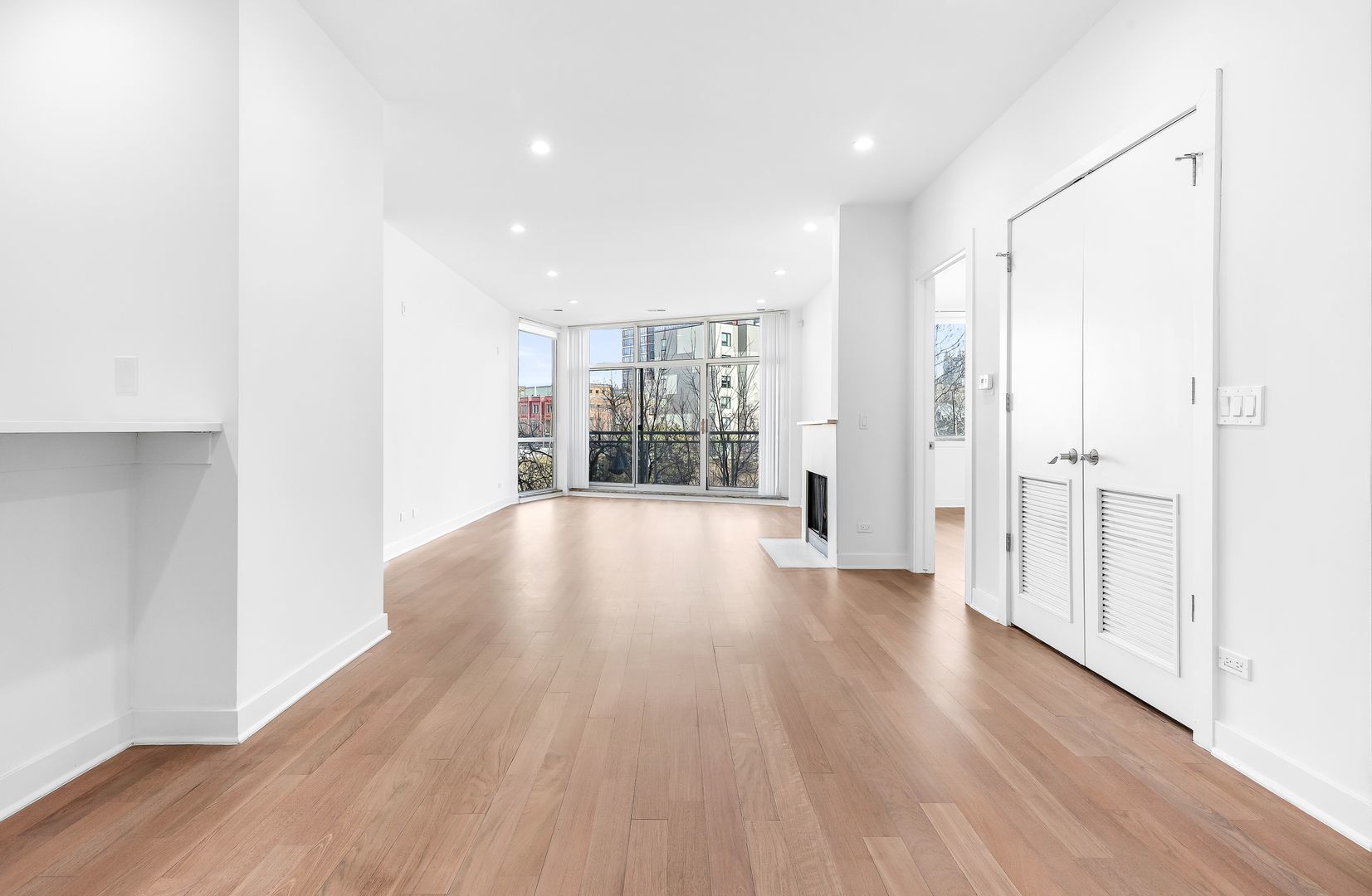914 W Hubbard Street 104