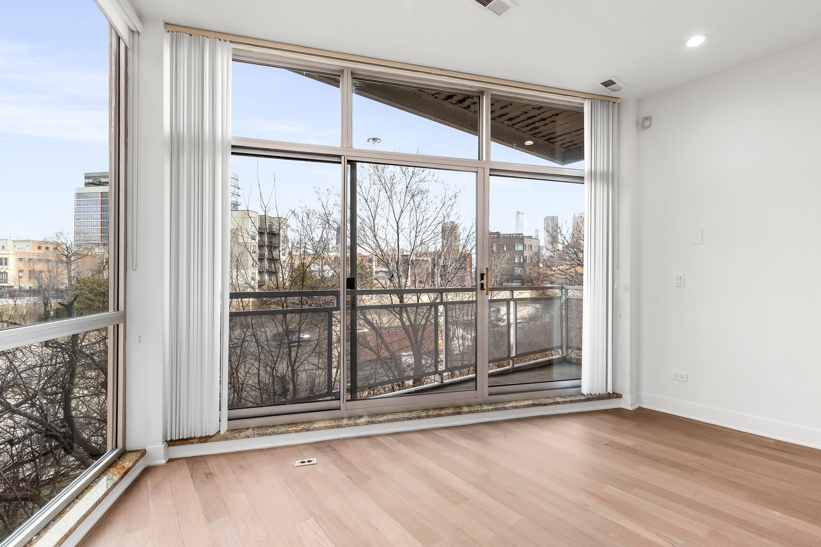 914 W Hubbard Street 104
