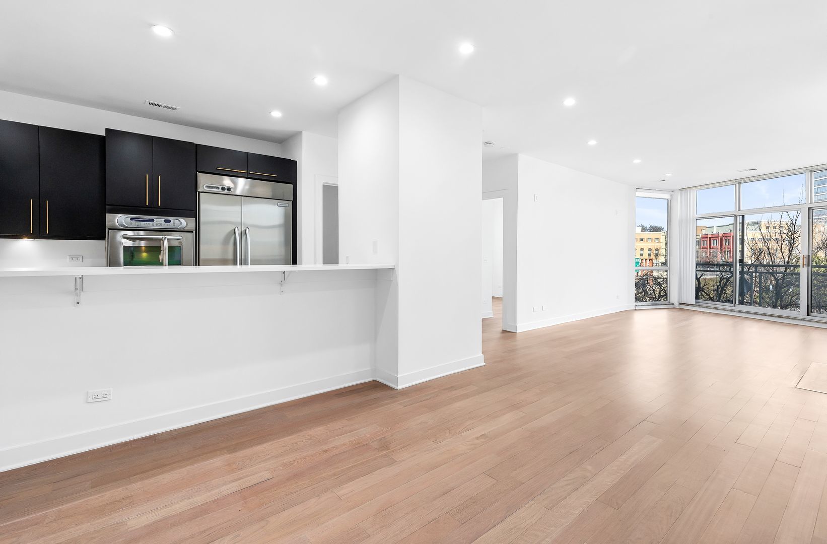 914 W Hubbard Street 104
