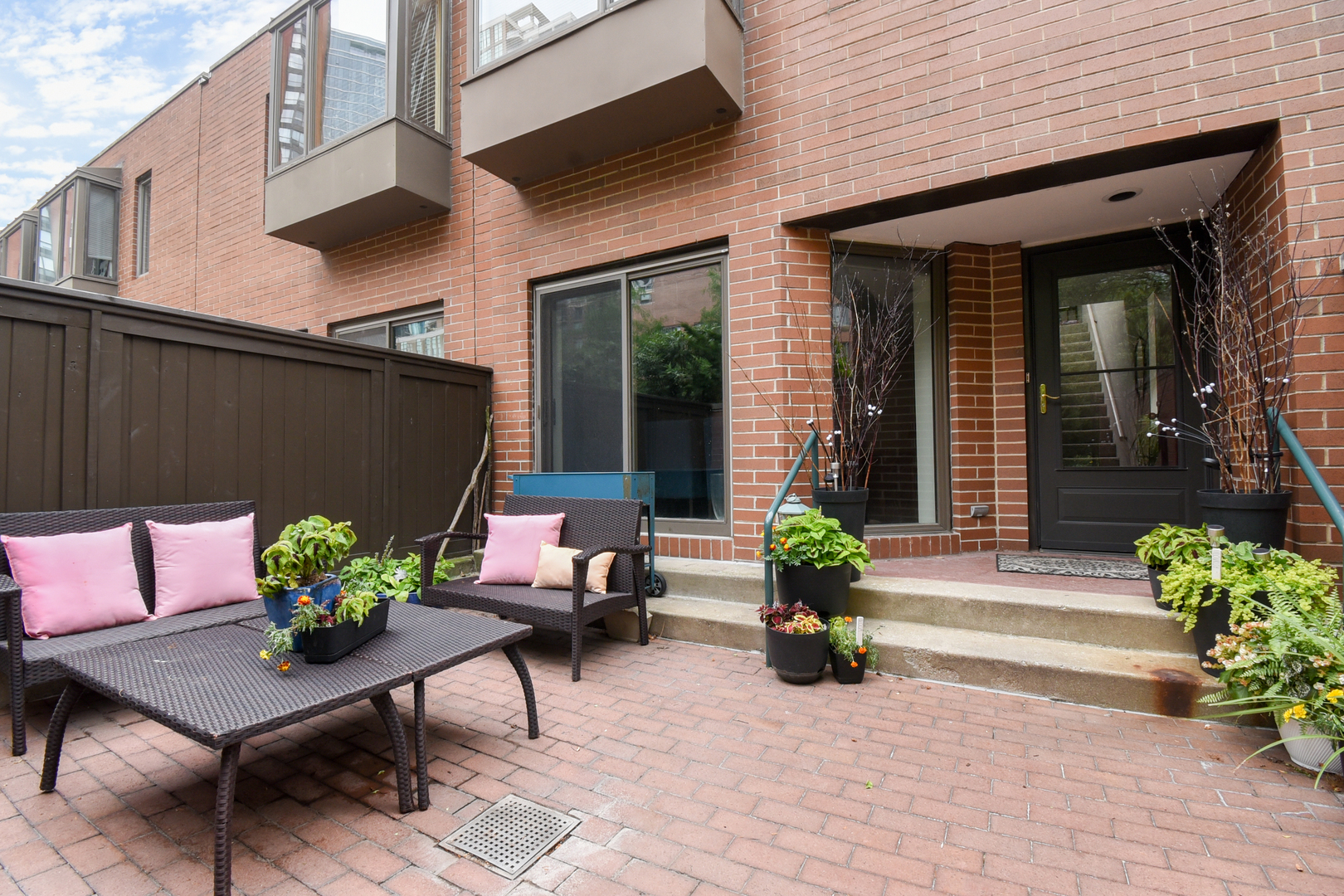 801 S Plymouth Court V