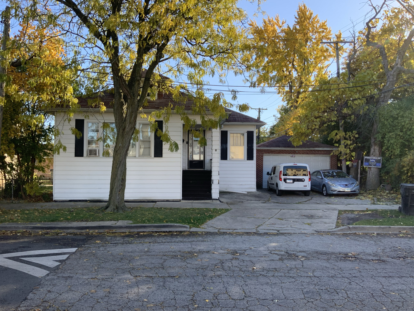 2454 N Nordica Avenue