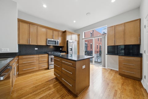 Tiny photo for 935 W College Parkway, Chicago, IL 60608 (MLS # 12739998)
