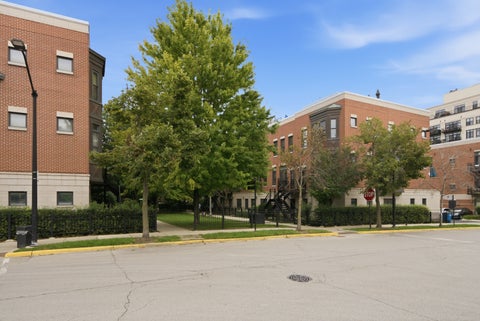 Tiny photo for 935 W College Parkway, Chicago, IL 60608 (MLS # 12739998)