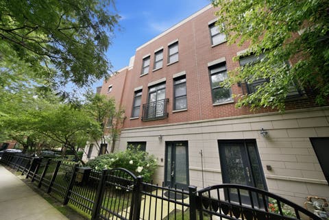 Photo of 935 W College Parkway, Chicago, IL 60608 (MLS # 12739998)