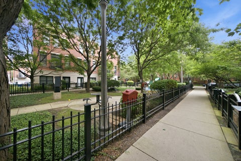 Tiny photo for 935 W College Parkway, Chicago, IL 60608 (MLS # 12739998)