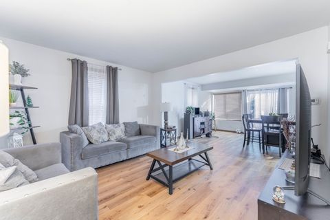 Tiny photo for 813 Serendipity Drive, Aurora, IL 60504 (MLS # 12570198)