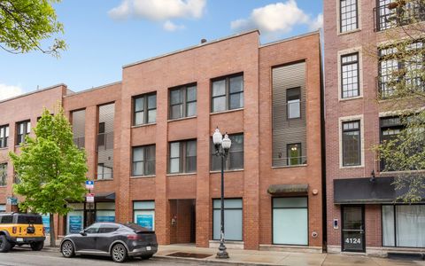 Photo of 4118 N LINCOLN Avenue #302, Chicago, IL 60618 (MLS # 12634019)