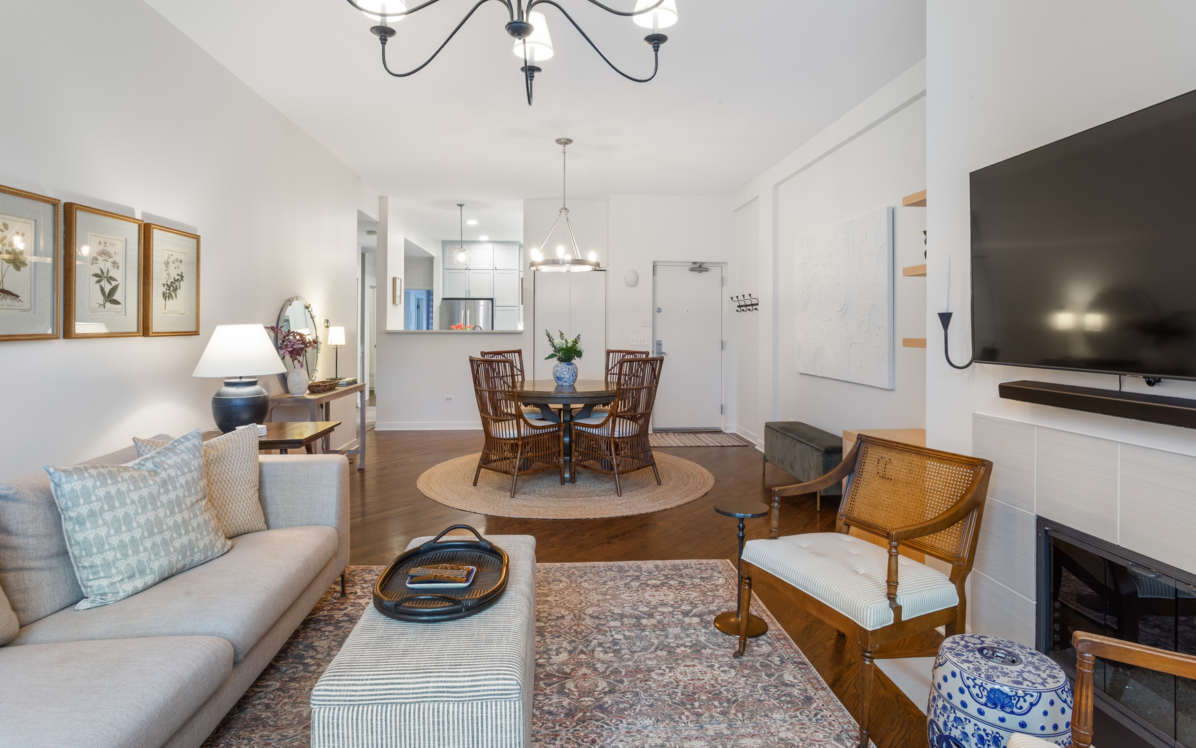 4118 N LINCOLN Avenue 302