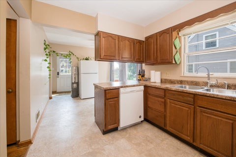 Tiny photo for 309 E Sunset Place, DeKalb, IL 60115 (MLS # 12724246)
