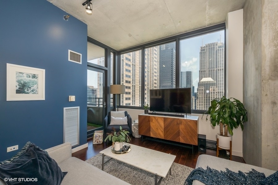 235 W VAN BUREN Street 3716