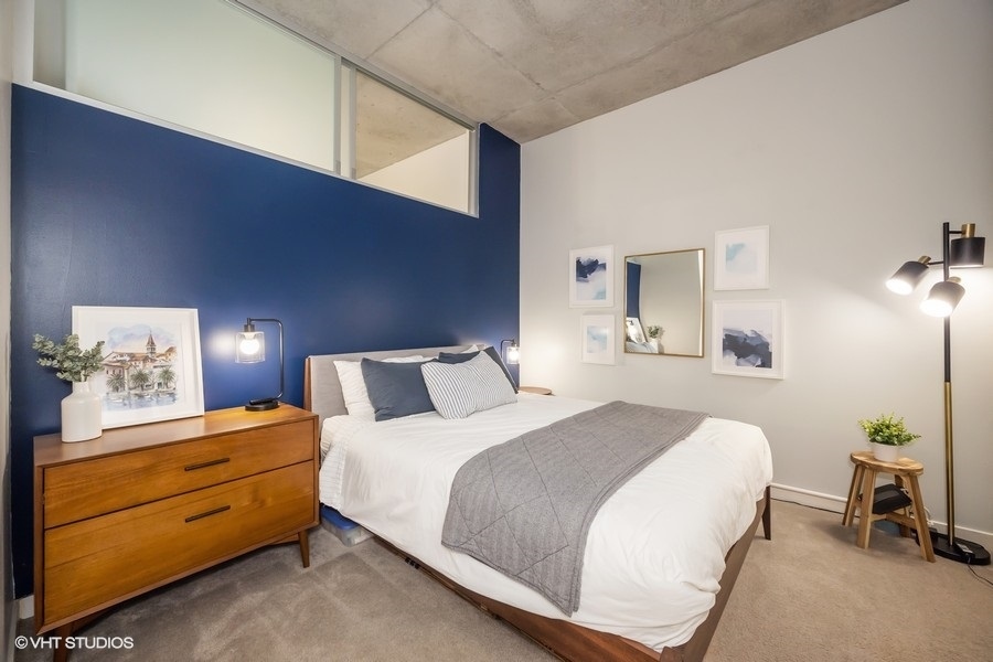 235 W VAN BUREN Street 3716
