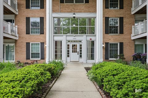 Photo of 5500 Carriageway Drive #213, Rolling Meadows, IL 60008 (MLS # 12545743)