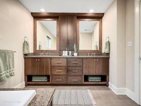 Tiny photo for 225 S Stone Avenue, La Grange, IL 60525 (MLS # 12556625)