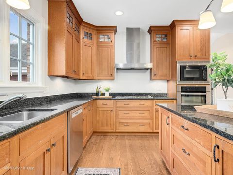 Tiny photo for 225 S Stone Avenue, La Grange, IL 60525 (MLS # 12556625)