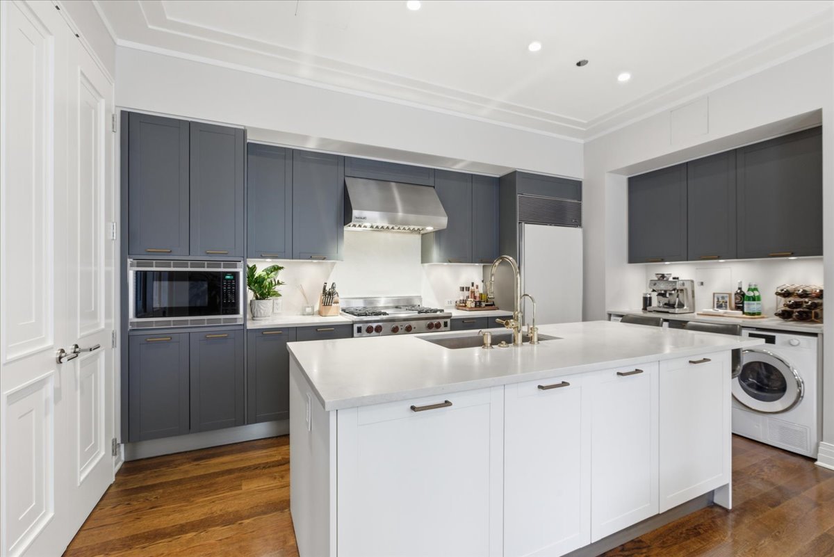 159 E Walton Place 12E