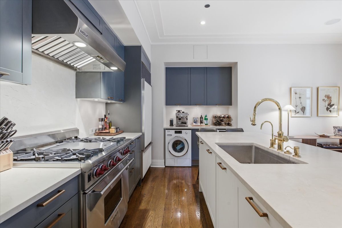 159 E Walton Place 12E
