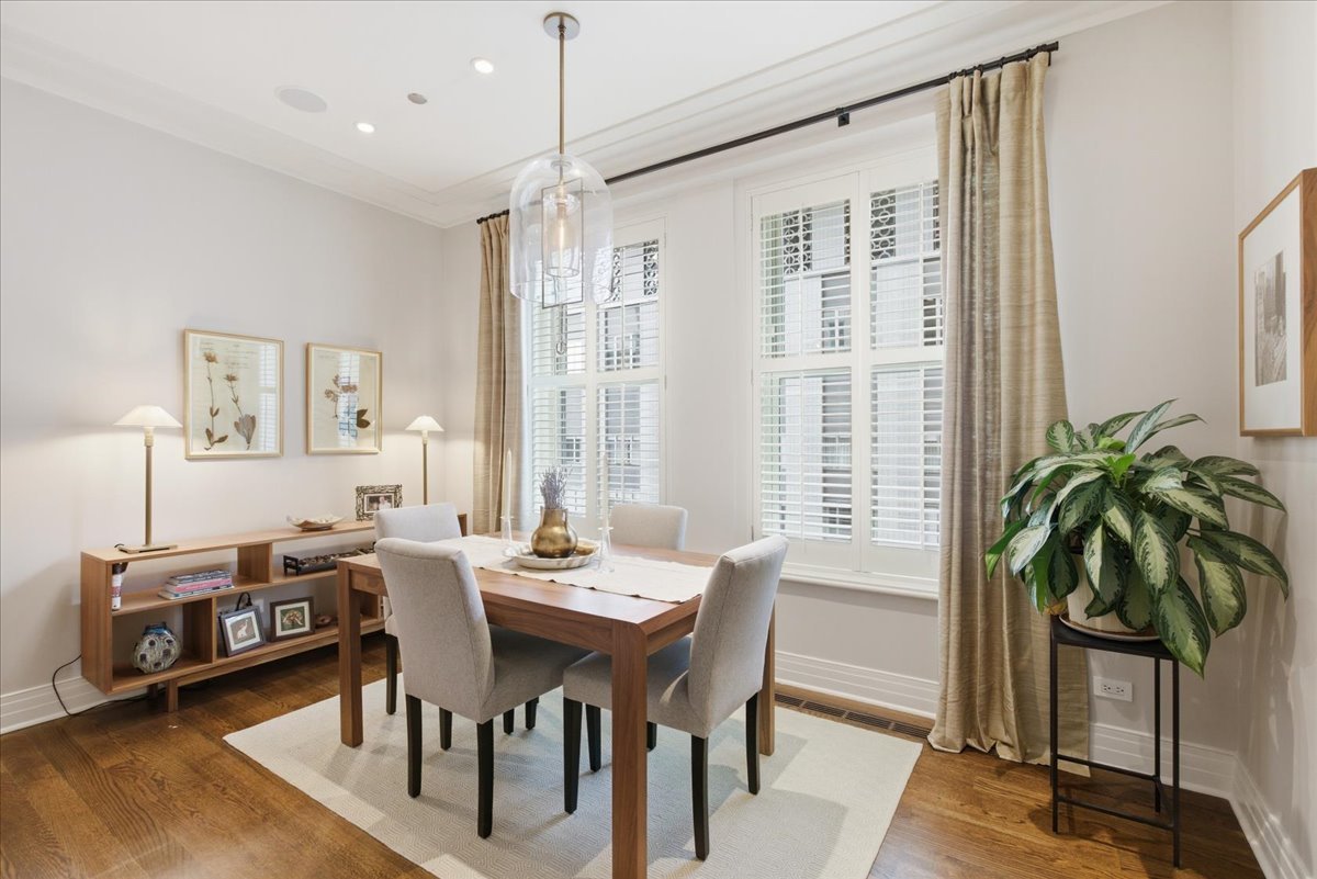159 E Walton Place 12E