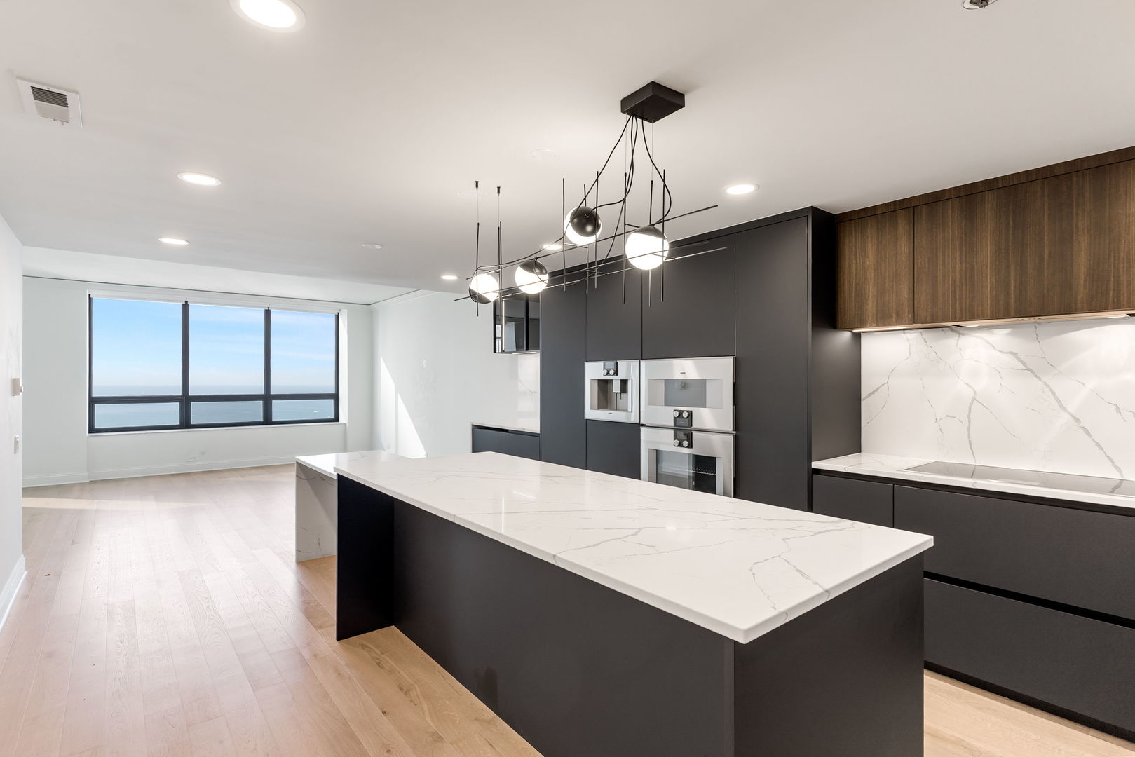 Chicago, Illinois 60611, United States, 2 Bedrooms Bedrooms, ,2 BathroomsBathrooms,Residential,Active,244910