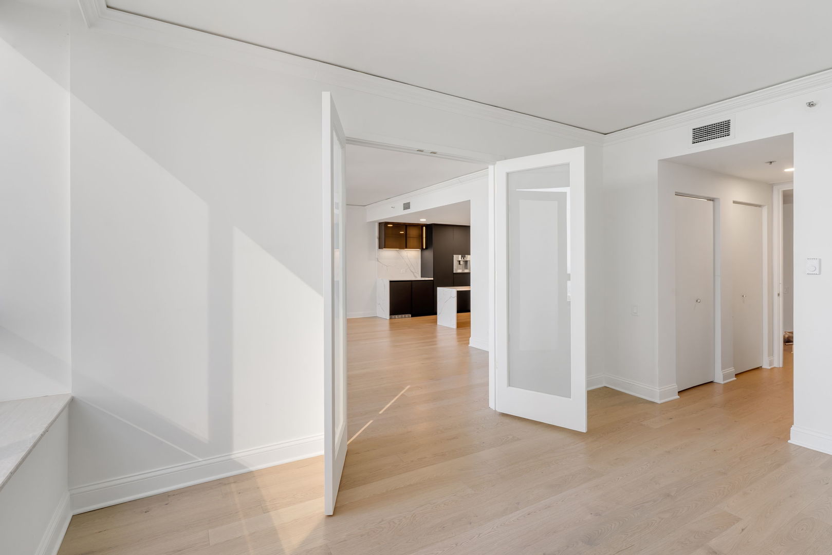 Chicago, Illinois 60611, United States, 2 Bedrooms Bedrooms, ,2 BathroomsBathrooms,Residential,Active,244910