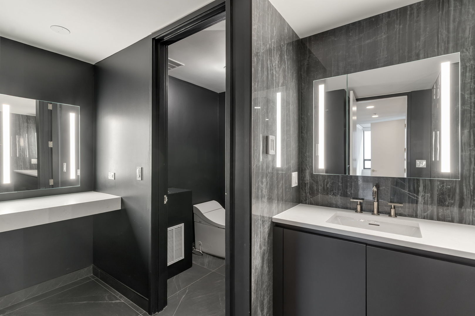 Chicago, Illinois 60611, United States, 2 Bedrooms Bedrooms, ,2 BathroomsBathrooms,Residential,Active,244910