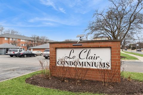 Tiny photo for 1344 S Lorraine Road #C, Wheaton, IL 60189 (MLS # 12567945)