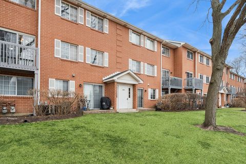 Tiny photo for 1344 S Lorraine Road #C, Wheaton, IL 60189 (MLS # 12567945)
