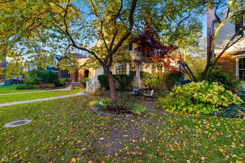 Tiny photo for 2221 Lincolnwood Drive, Evanston, IL 60201 (MLS # 12522573)