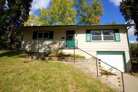 Photo of 3618 Magnolia Court, Bettendorf, IA 52722 (MLS # 100000267)