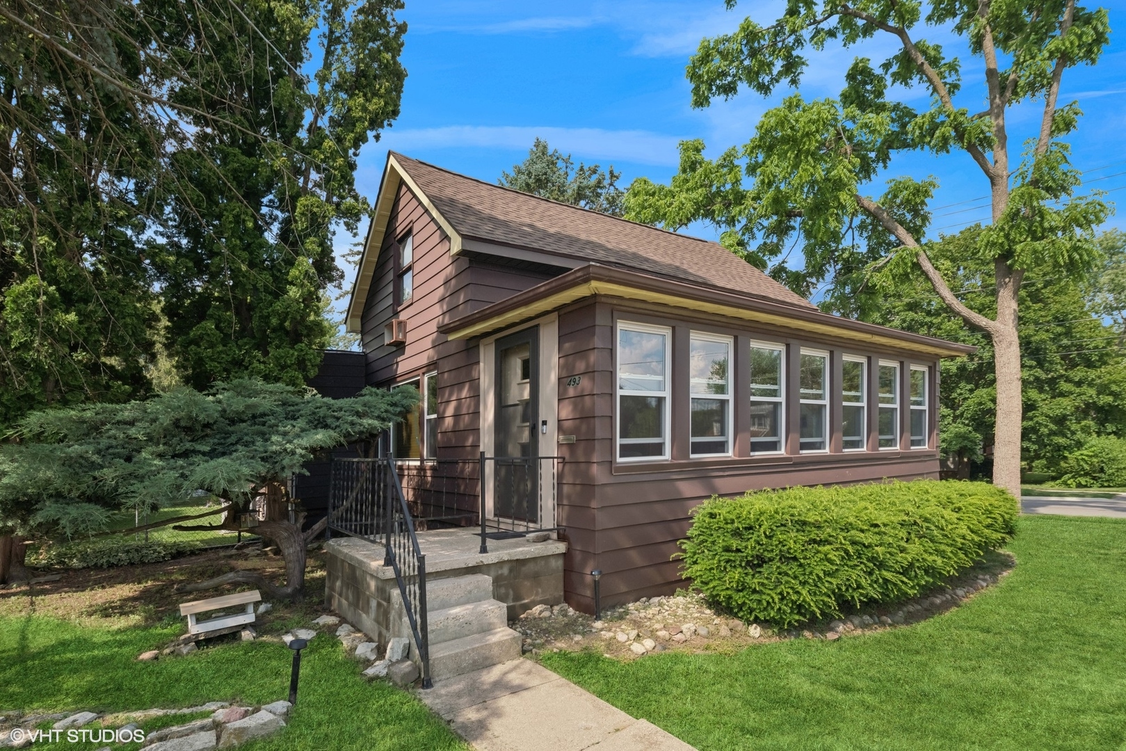493 Exchange Street E