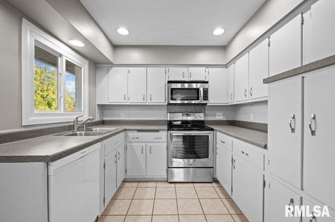 Tiny photo for 1358 W Garfield Street, Davenport, IA 52806 (MLS # QC4268628)