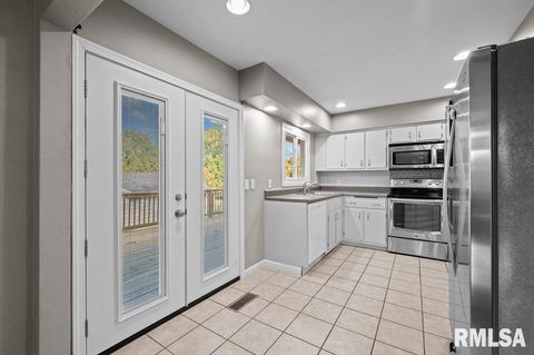 Tiny photo for 1358 W Garfield Street, Davenport, IA 52806 (MLS # QC4268628)