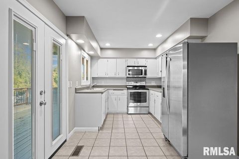 Tiny photo for 1358 W Garfield Street, Davenport, IA 52806 (MLS # QC4268628)