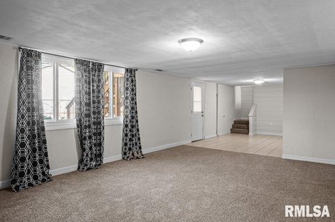 Tiny photo for 1358 W Garfield Street, Davenport, IA 52806 (MLS # QC4268628)