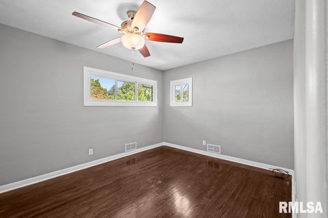 Tiny photo for 1358 W Garfield Street, Davenport, IA 52806 (MLS # QC4268628)