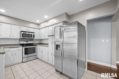 Tiny photo for 1358 W Garfield Street, Davenport, IA 52806 (MLS # QC4268628)