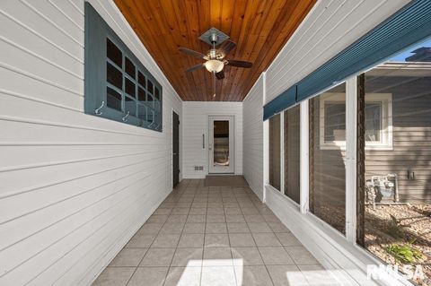 Tiny photo for 1358 W Garfield Street, Davenport, IA 52806 (MLS # QC4268628)