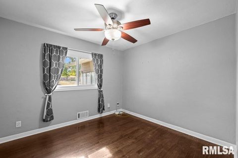 Tiny photo for 1358 W Garfield Street, Davenport, IA 52806 (MLS # QC4268628)