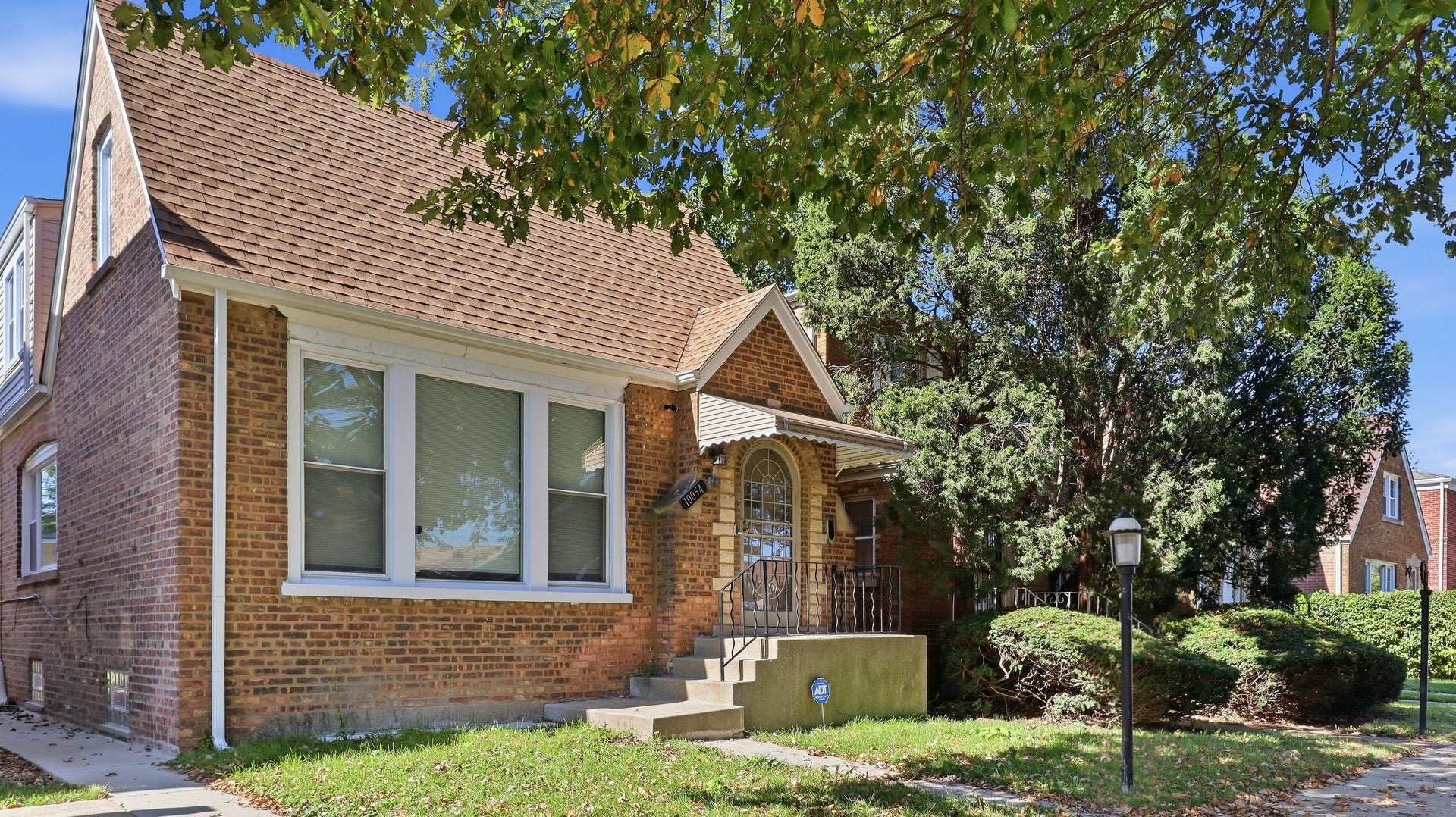 10054 S Saint Lawrence Avenue
